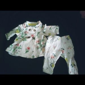 never worn Carter's spring set